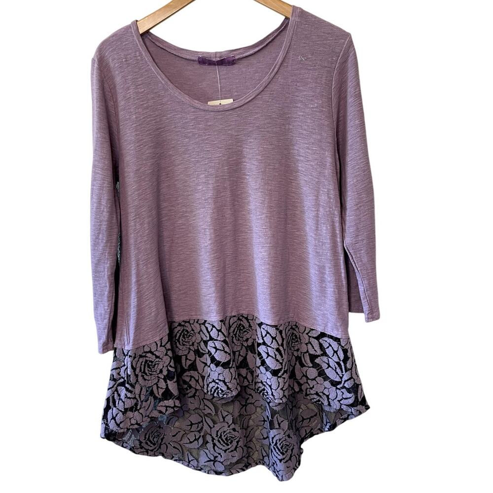 NWT Cut.Loose Purple 3/4 Sleeve W/ Black Floral Lace Bottom Trim Size Small